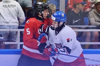 KOMENTÁŘ: Srpnová šeď. Hlinka Gretzky Cup v Brně za srdce nechytl - Sport.cz
